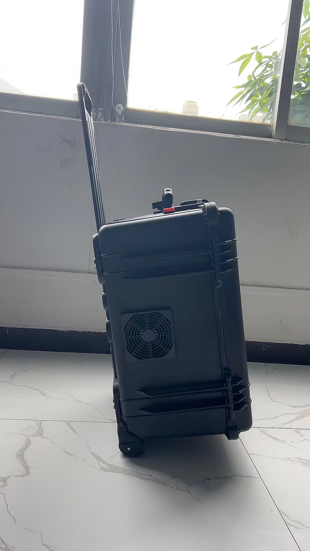 刚察手拉箱型移动通信干扰器